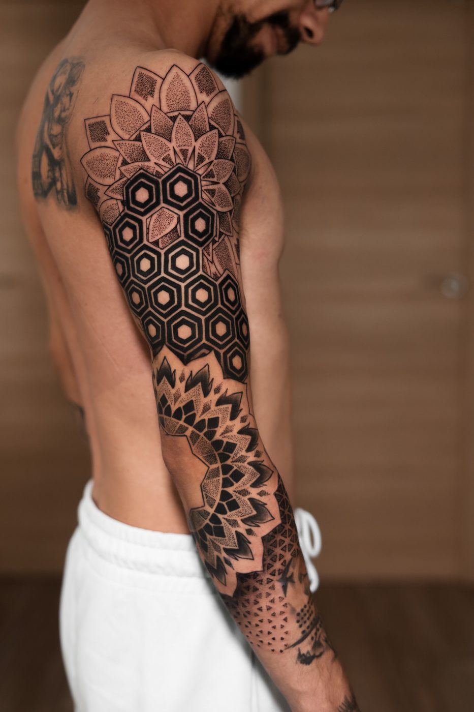 Manga con mandala y patrón geométrico